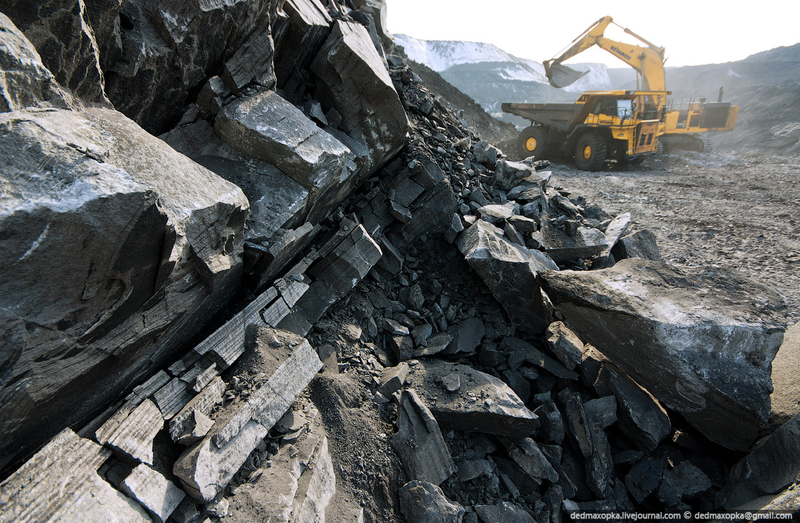 Illustration for article titled Former Soviet Mines Are Like Artificially Constructed Pits Of Hell